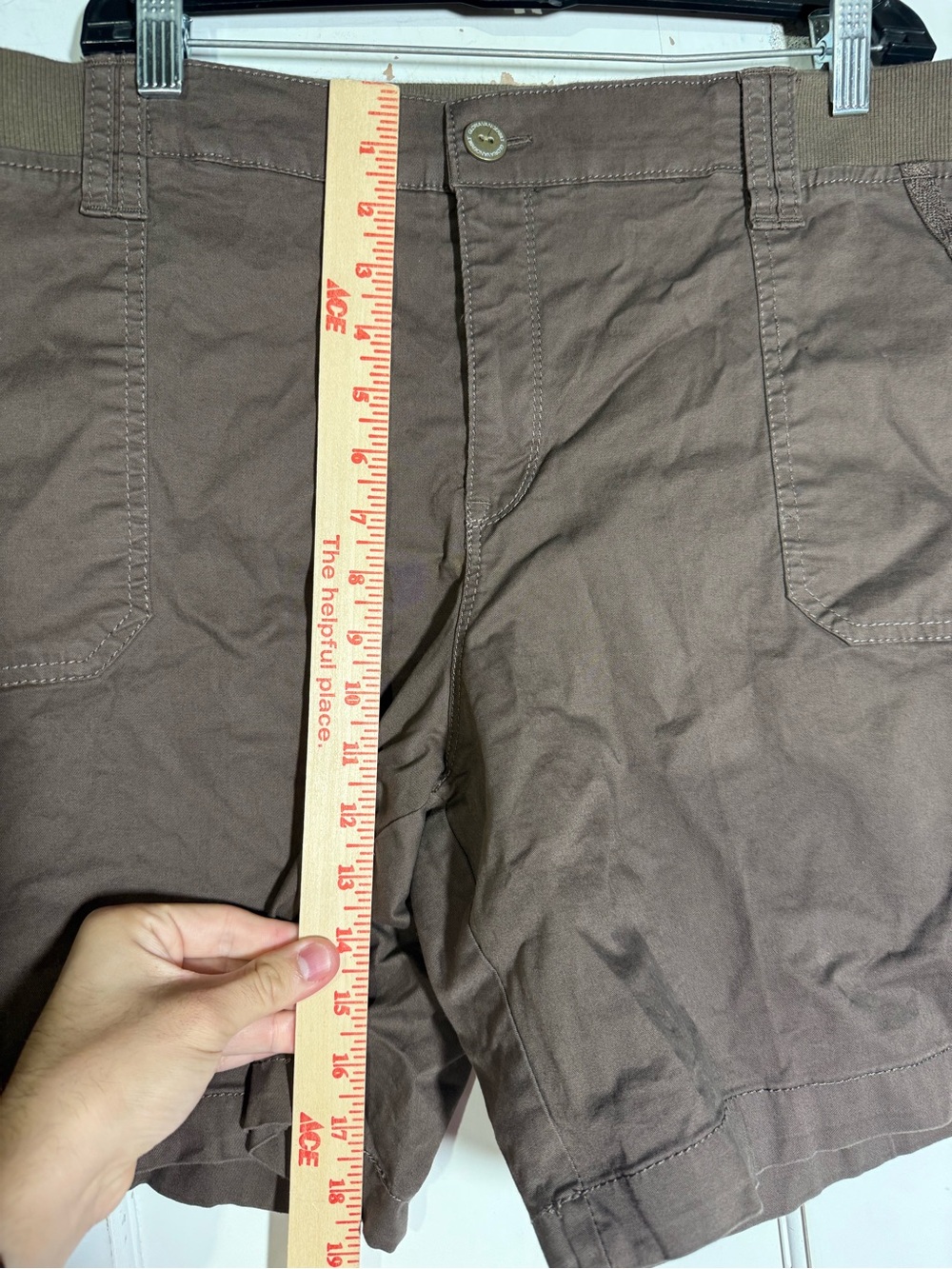 Gloria Vanderbilt Bermuda Cargo Shorts Brown Size 16W Khaki Pockets - Picture 4 of 8